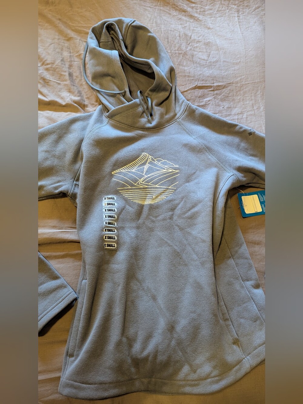 NWT Columbia Women’s Light Gray Crewneck Hoodie with Mountain Graphic